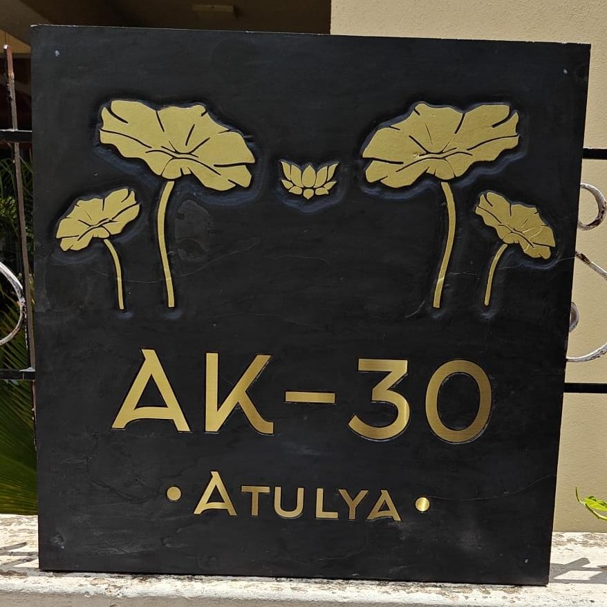 A Gold Nameplate - Size 2 •